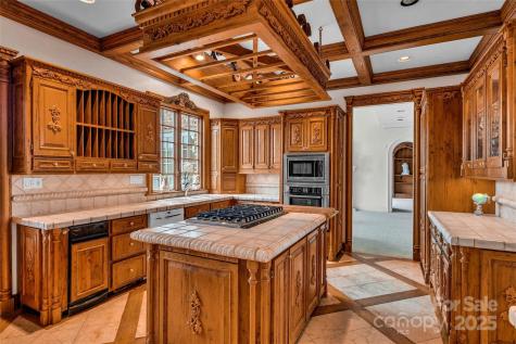1100 Glen Oaks Drive Hamptonville NC 27020