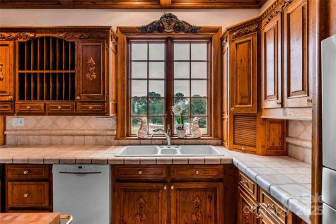 1100 Glen Oaks Drive Hamptonville NC 27020