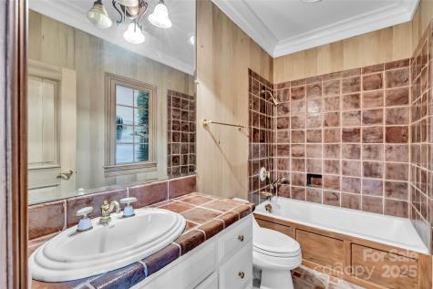 1100 Glen Oaks Drive Hamptonville NC 27020
