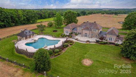 1100 Glen Oaks Drive Hamptonville NC 27020