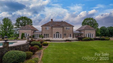 1100 Glen Oaks Drive Hamptonville NC 27020