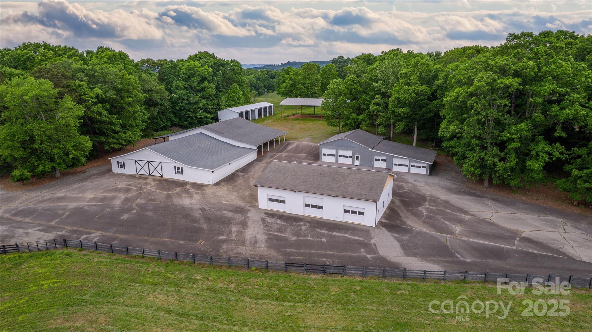 1100 Glen Oaks Drive Hamptonville NC 27020