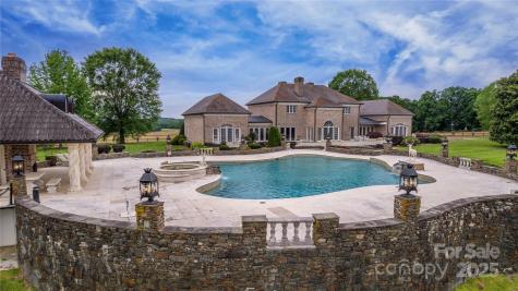 1100 Glen Oaks Drive Hamptonville NC 27020