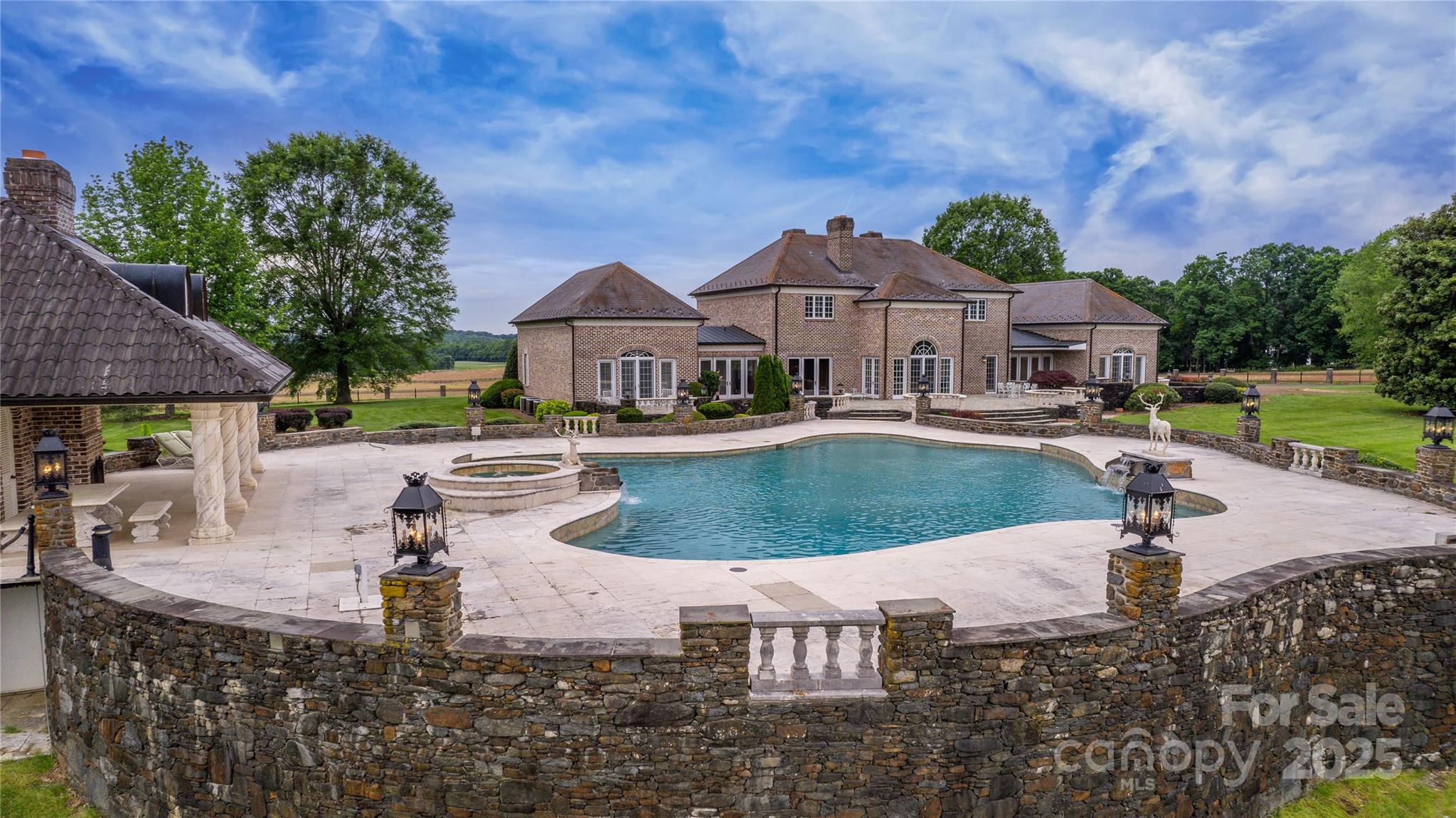 1100 Glen Oaks Drive Hamptonville NC 27020