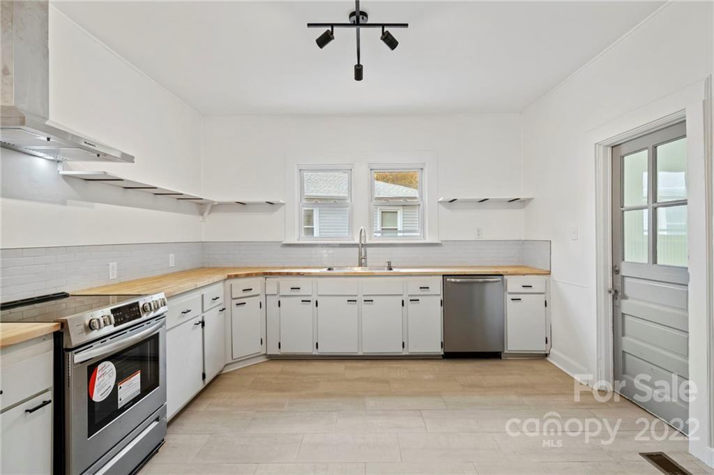 129 Edwards Avenue Swannanoa NC 28778