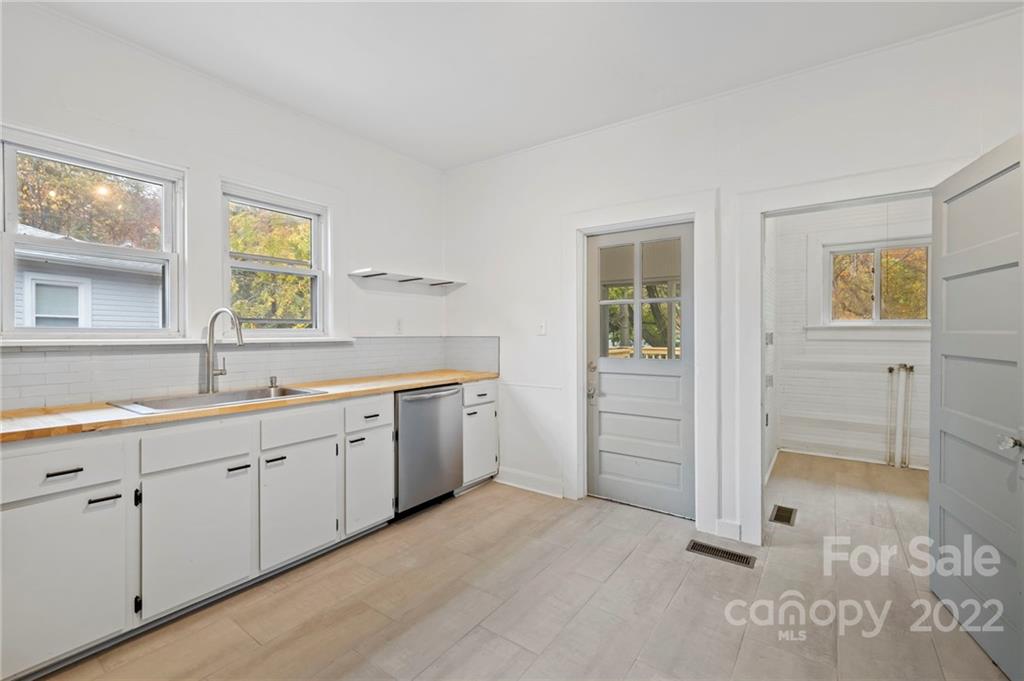 129 Edwards Avenue Swannanoa NC 28778