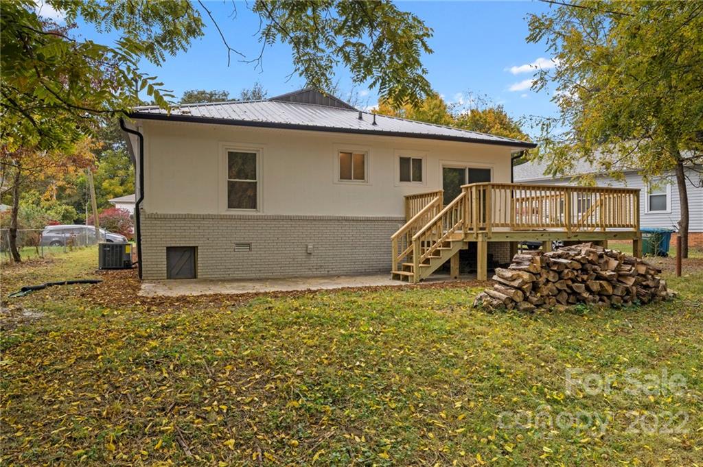 129 Edwards Avenue Swannanoa NC 28778