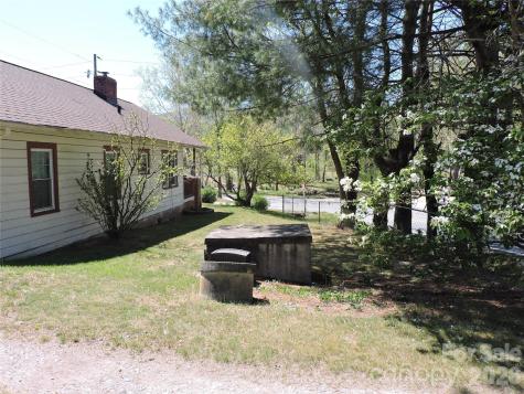 4 Carter Road Weaverville NC 28787