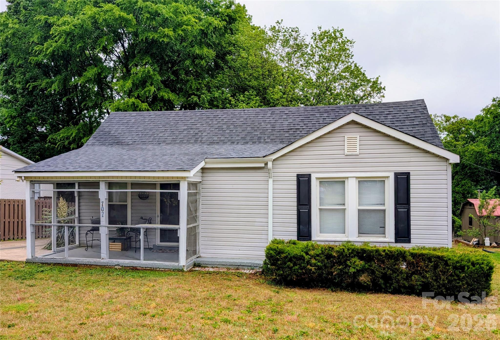 707 Oakshade Avenue Kannapolis NC 28083