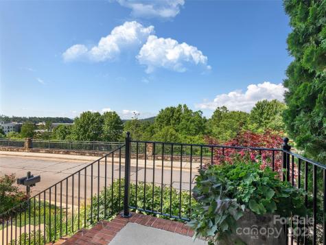 206 Leucothoe Lane Asheville NC 28803