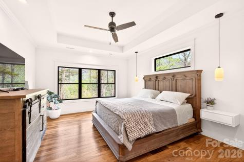 77 Village Pointe Lane Asheville NC 28803