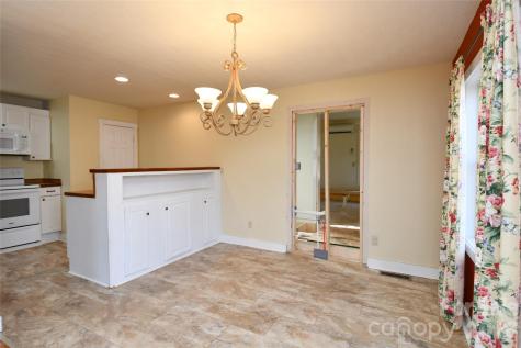 477 West Ridge Drive Burnsville NC 28714