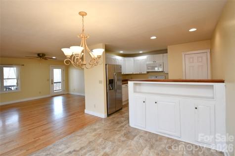 477 West Ridge Drive Burnsville NC 28714