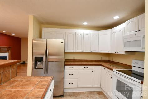 477 West Ridge Drive Burnsville NC 28714