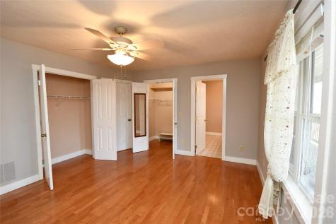 477 West Ridge Drive Burnsville NC 28714