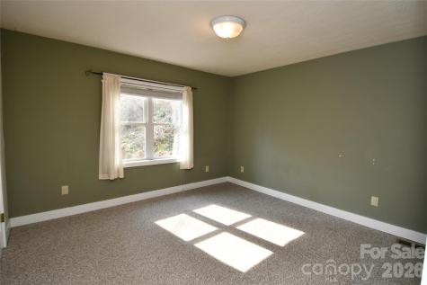 477 West Ridge Drive Burnsville NC 28714