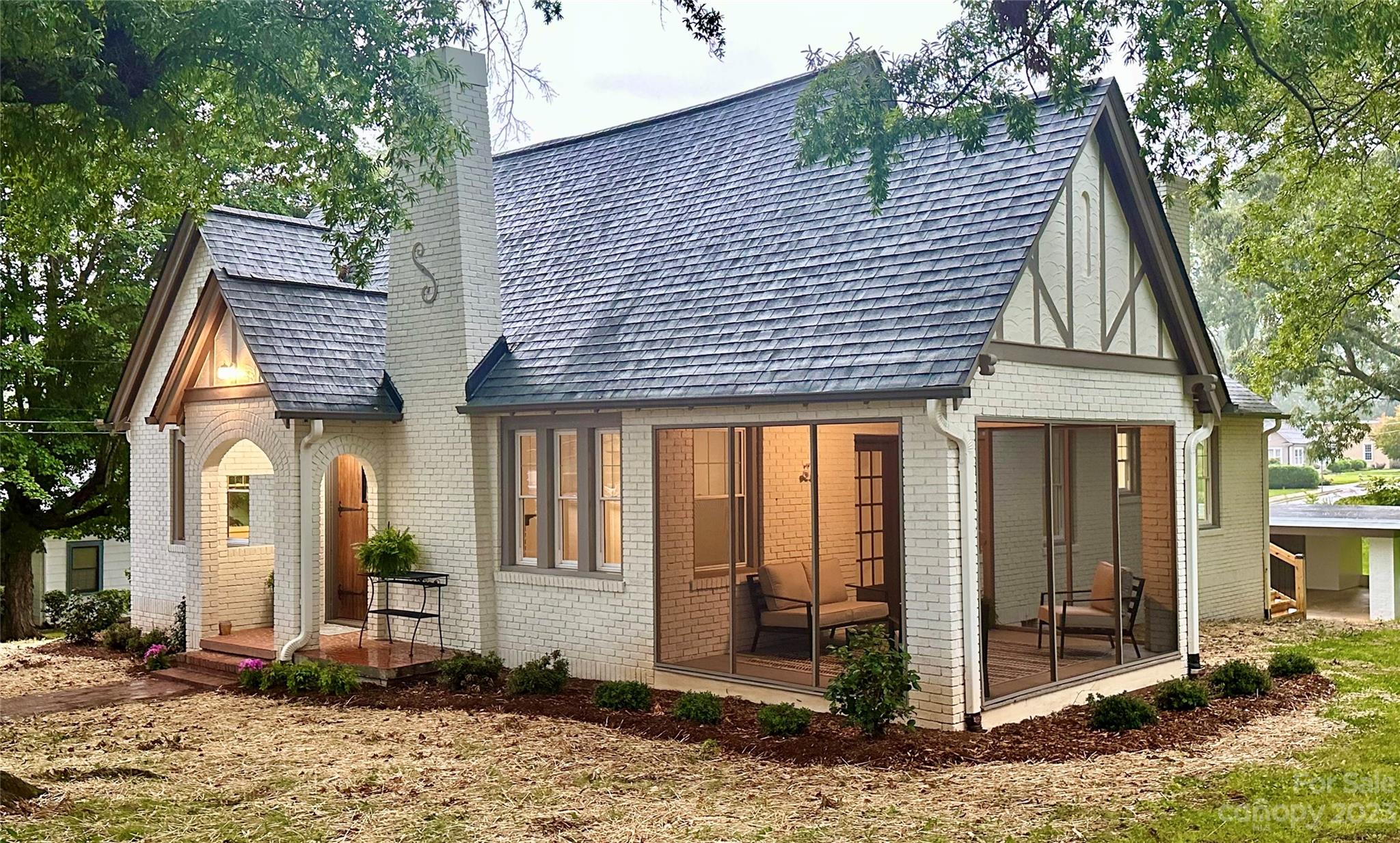 26 5th Avenue NW Hickory NC 28601