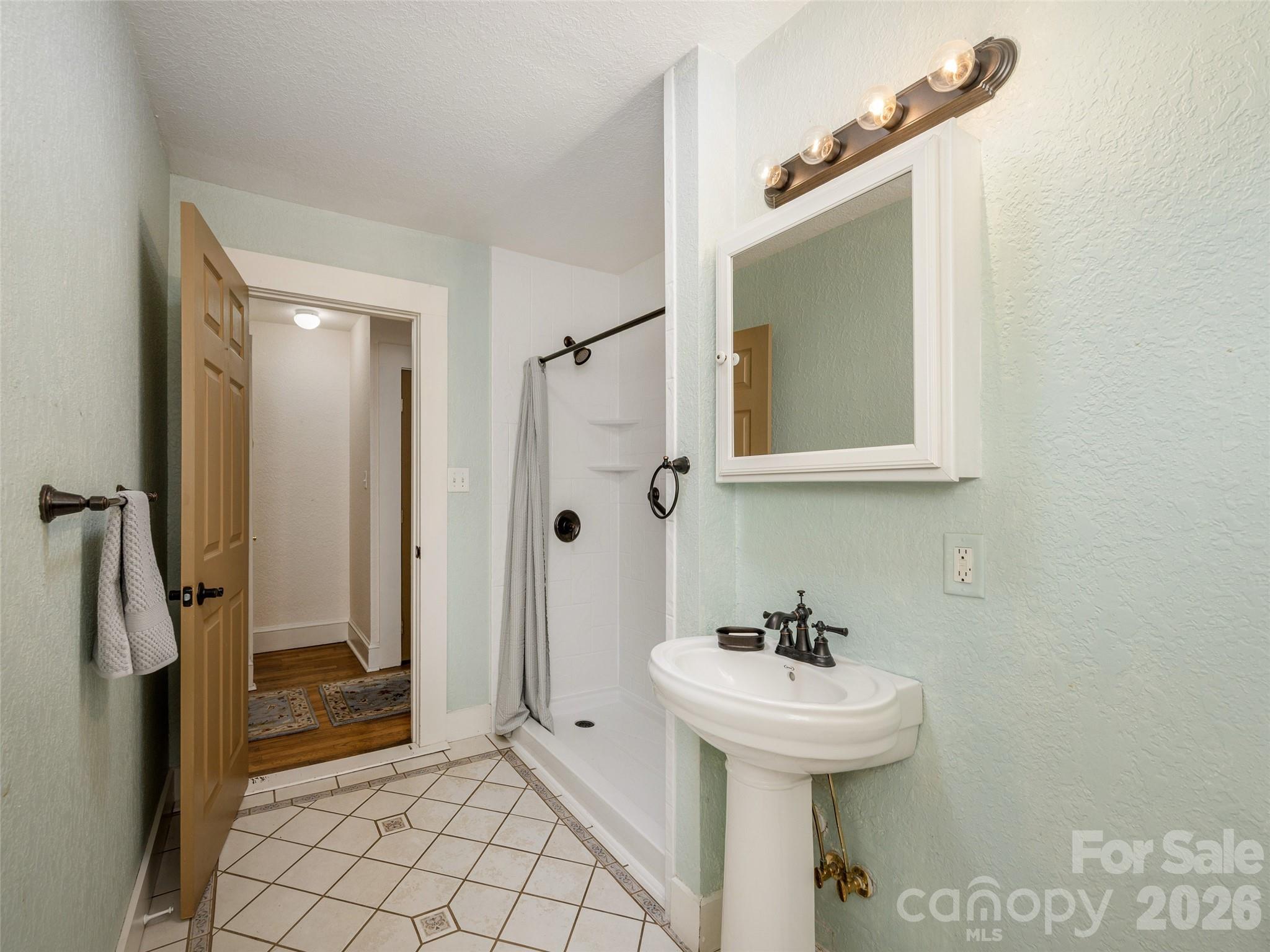 115 Oakland Road Asheville NC 28801