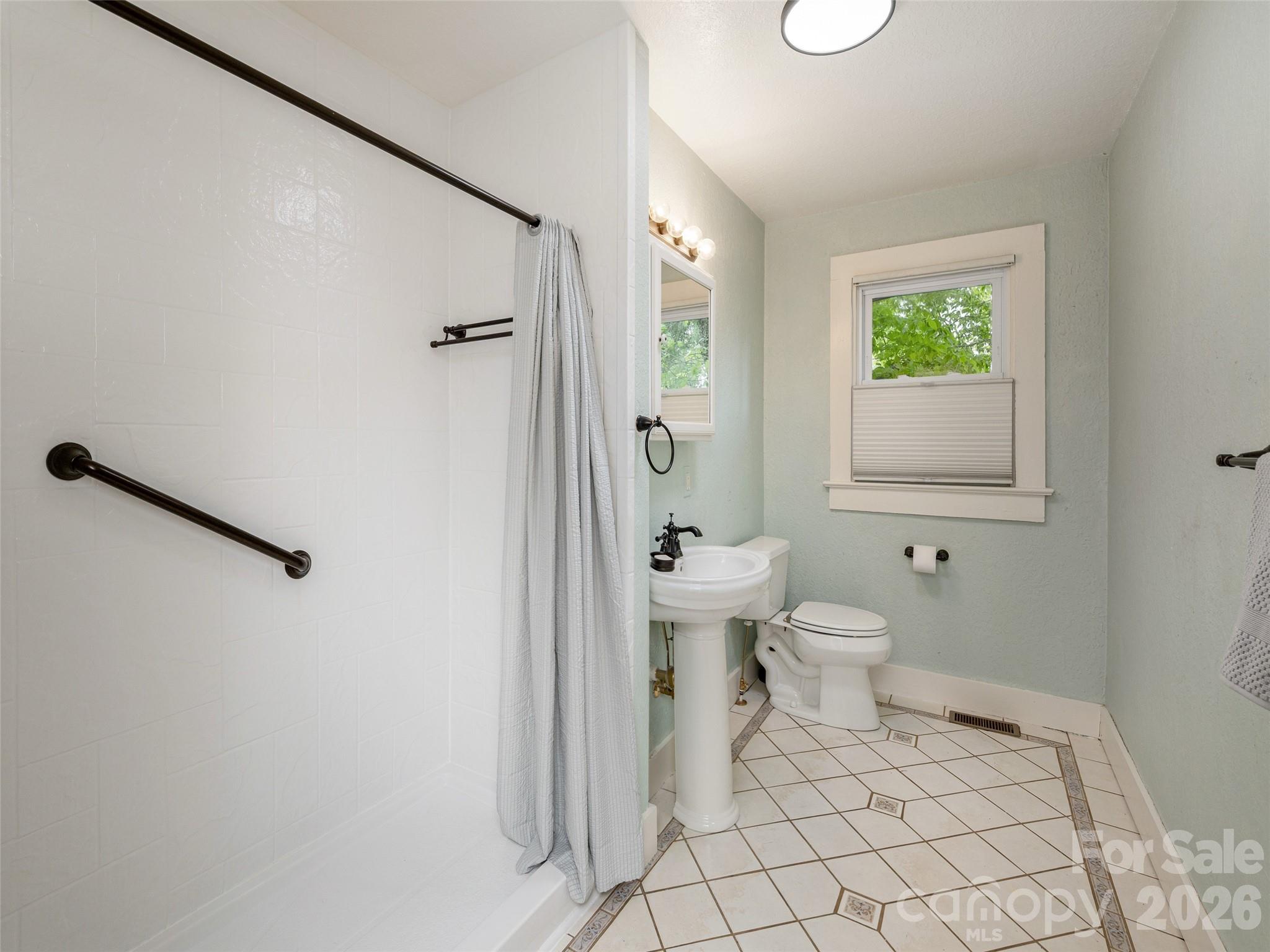 115 Oakland Road Asheville NC 28801