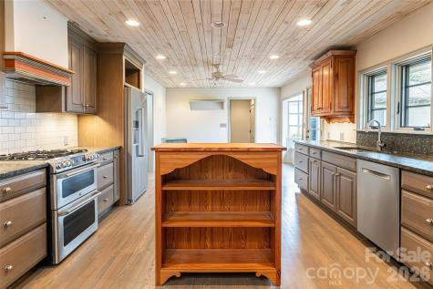 21 Pine Tree Circle Asheville NC 28804