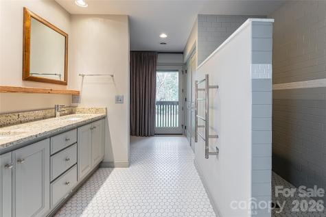 21 Pine Tree Circle Asheville NC 28804