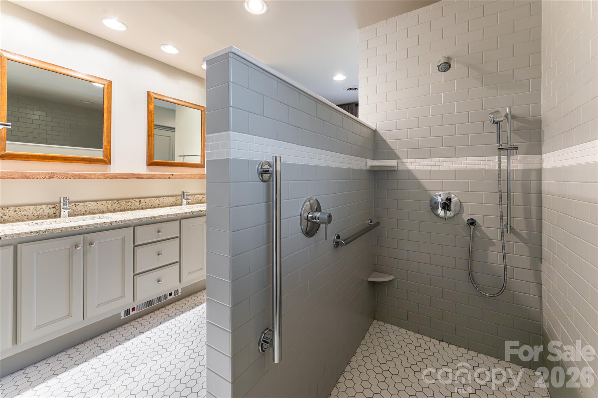 21 Pine Tree Circle Asheville NC 28804