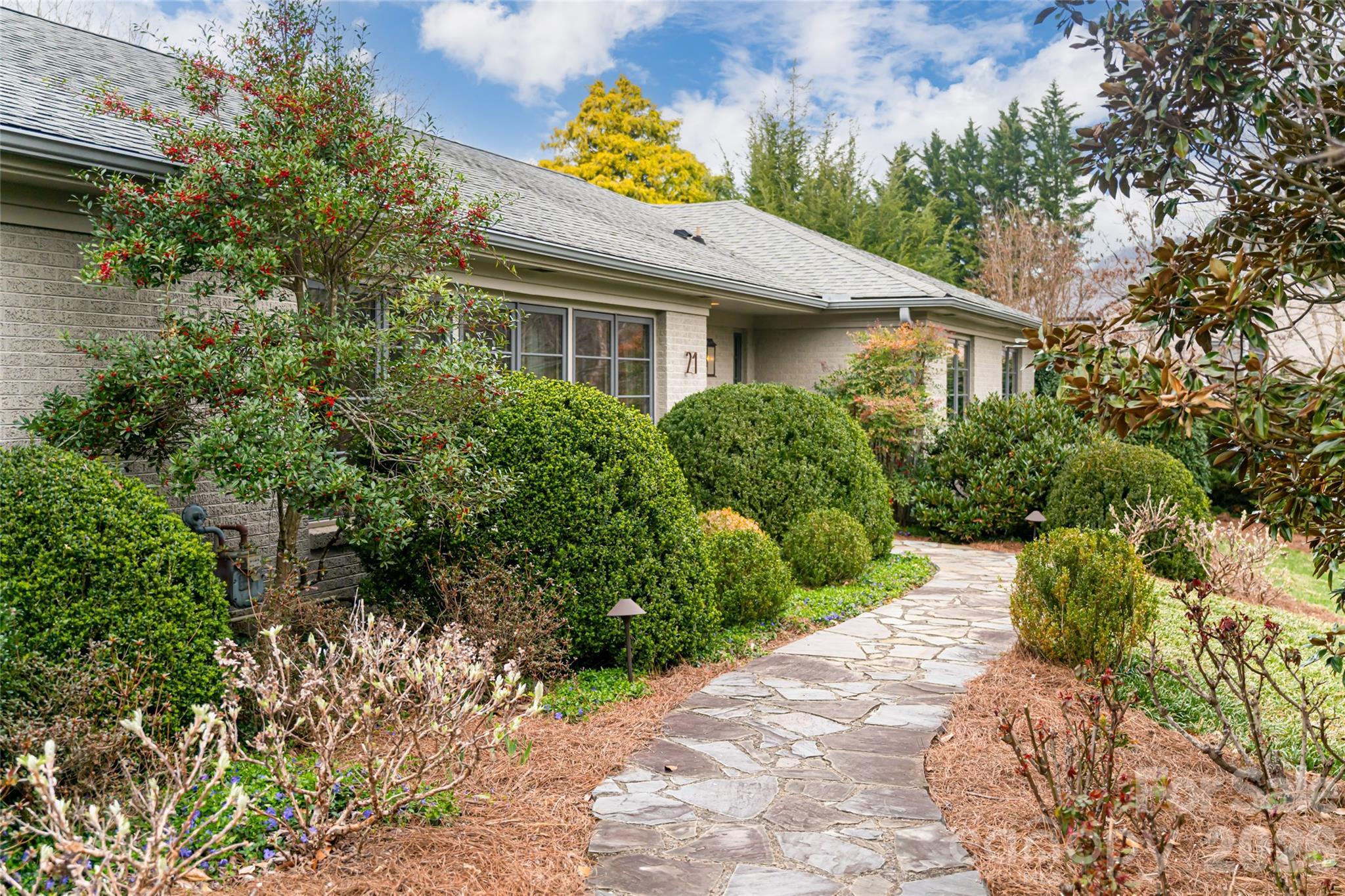 21 Pine Tree Circle Asheville NC 28804