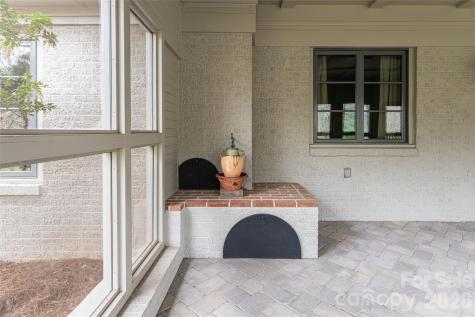 21 Pine Tree Circle Asheville NC 28804