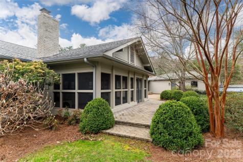 21 Pine Tree Circle Asheville NC 28804