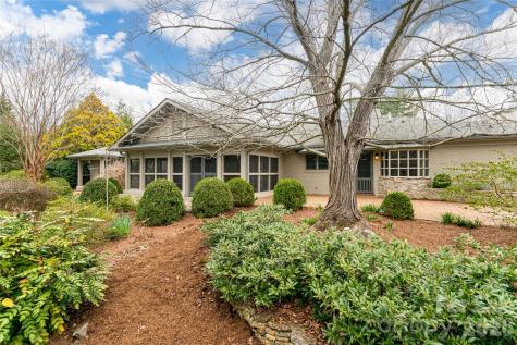 21 Pine Tree Circle Asheville NC 28804