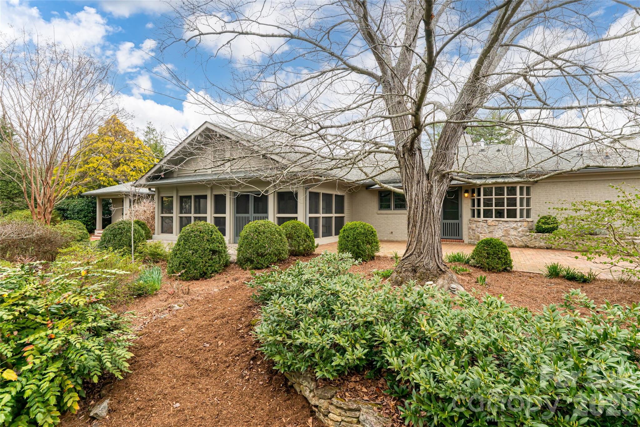 21 Pine Tree Circle Asheville NC 28804