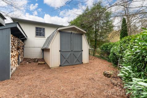 21 Pine Tree Circle Asheville NC 28804