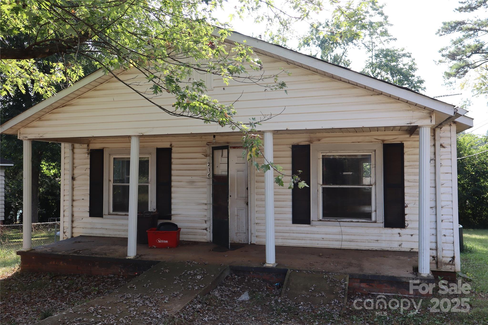 216 N Davis Avenue Newton NC 28658
