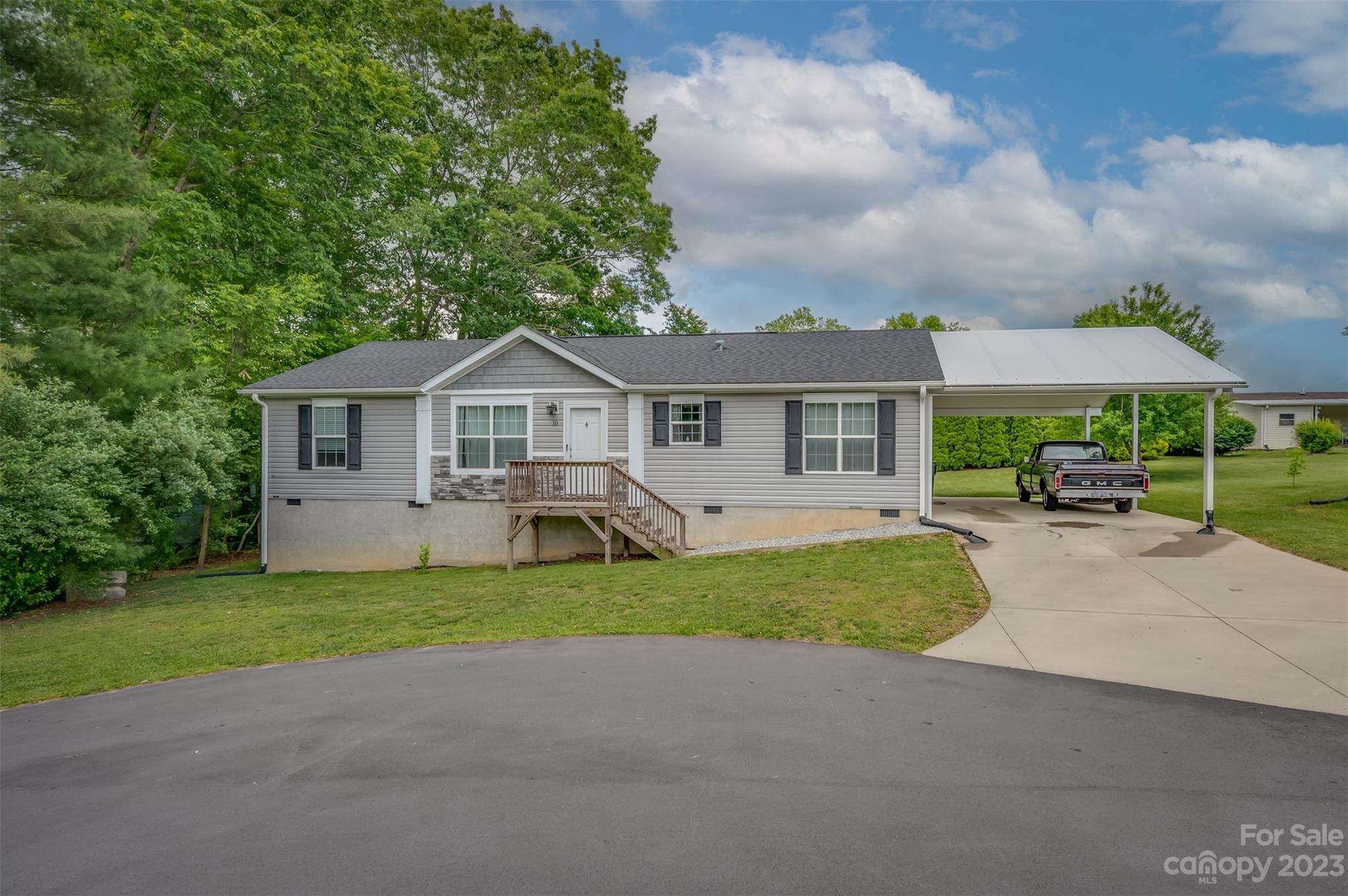 10 N Charles Lane Hendersonville NC 28792
