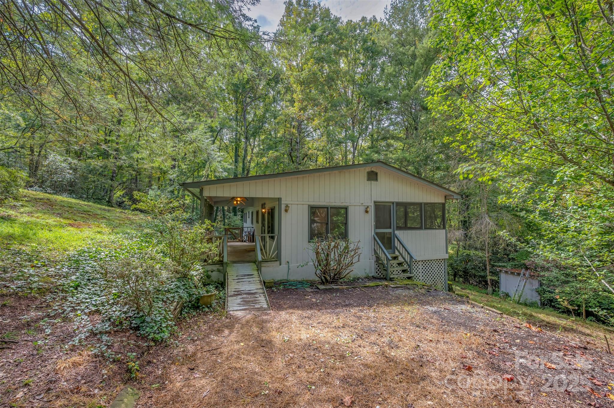 102 Windwood Hill Road Hendersonville NC 28739