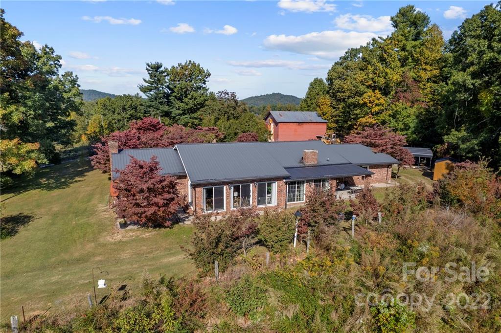 367 Wooded Bluff Lane Saluda NC 28773