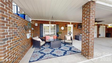 2400 Carriage Lane Lincolnton NC 28092