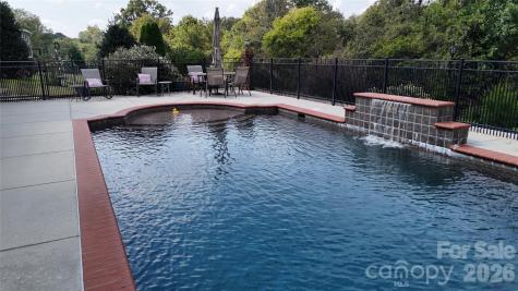 2400 Carriage Lane Lincolnton NC 28092