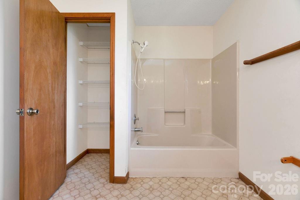 416 Kanasgowa Drive Brevard NC 28712