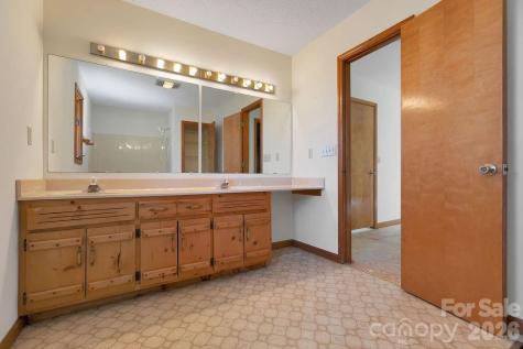 416 Kanasgowa Drive Brevard NC 28712
