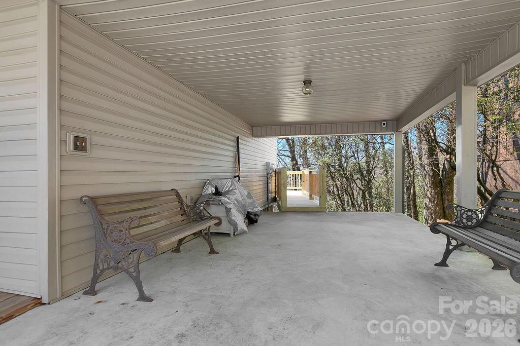 416 Kanasgowa Drive Brevard NC 28712