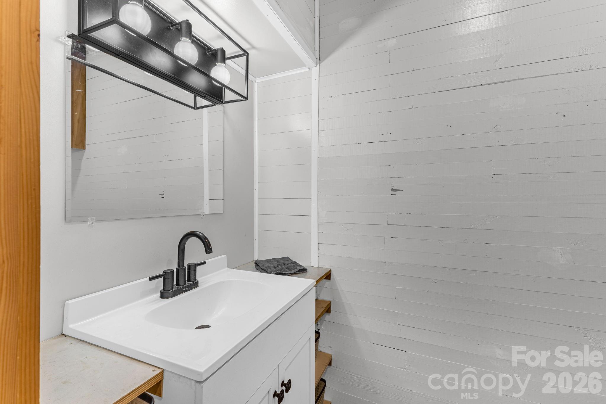 98 Poplar Springs Road Hiddenite NC 28636