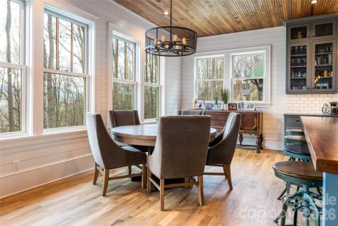 51 Summit Road Swannanoa NC 28778