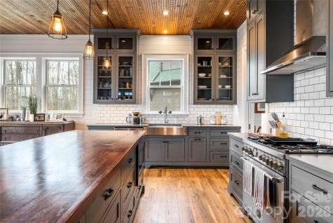 51 Summit Road Swannanoa NC 28778