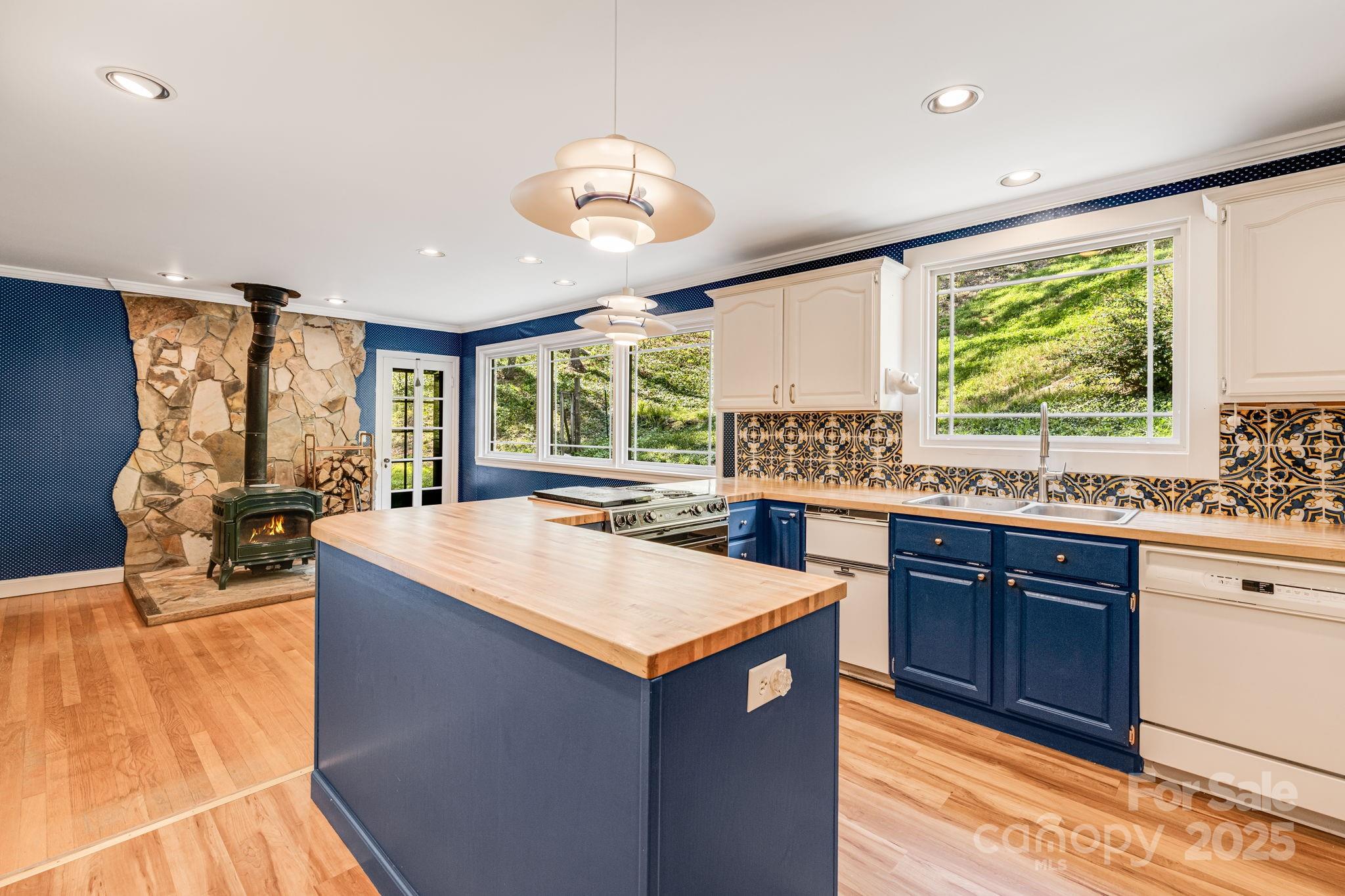 92 Hamburg Mountain Road Weaverville NC 28787
