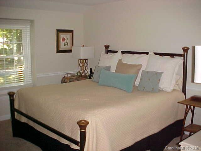9500 Whitethorn Drive Charlotte NC 28277