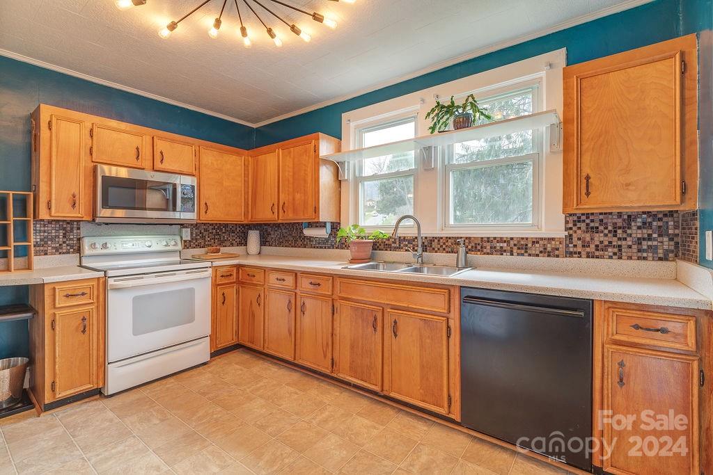 5 Enka Oak Street Candler NC 28715
