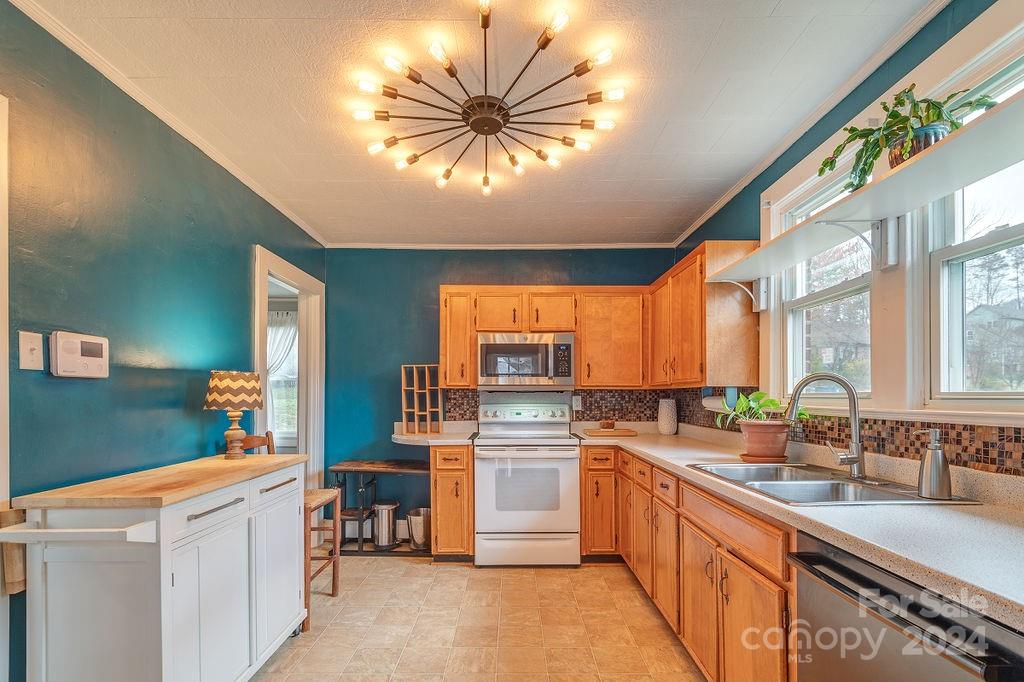 5 Enka Oak Street Candler NC 28715