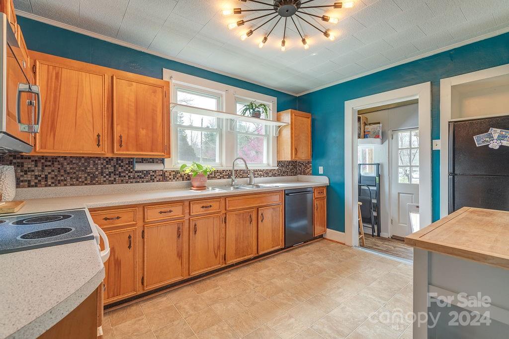 5 Enka Oak Street Candler NC 28715