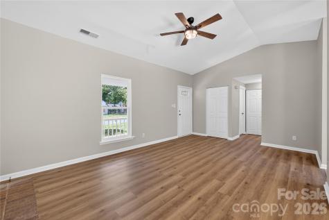5911 Morninglow Court Charlotte NC 28212